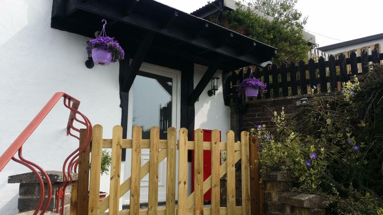 Welsh Row House Lägenhet Llandegla Exteriör bild